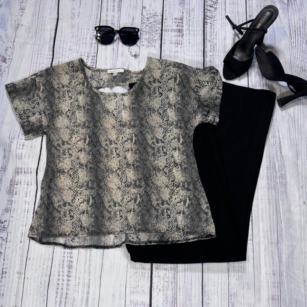 Snake print blouse with cut